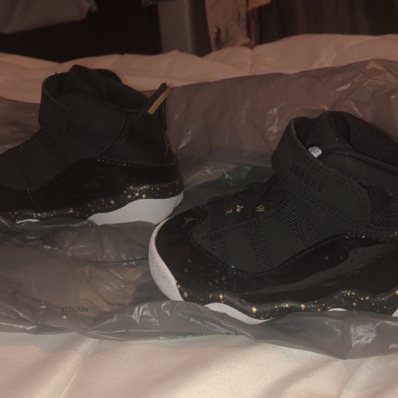 *SOLD ON MERCARI* Infant Jordan sneakers size 5c - Picture 3 of 6